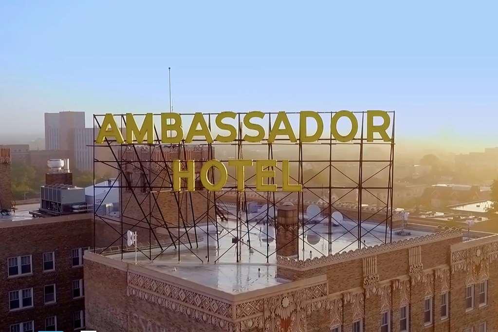 Ambassador Hotel Milwaukee Exterior foto