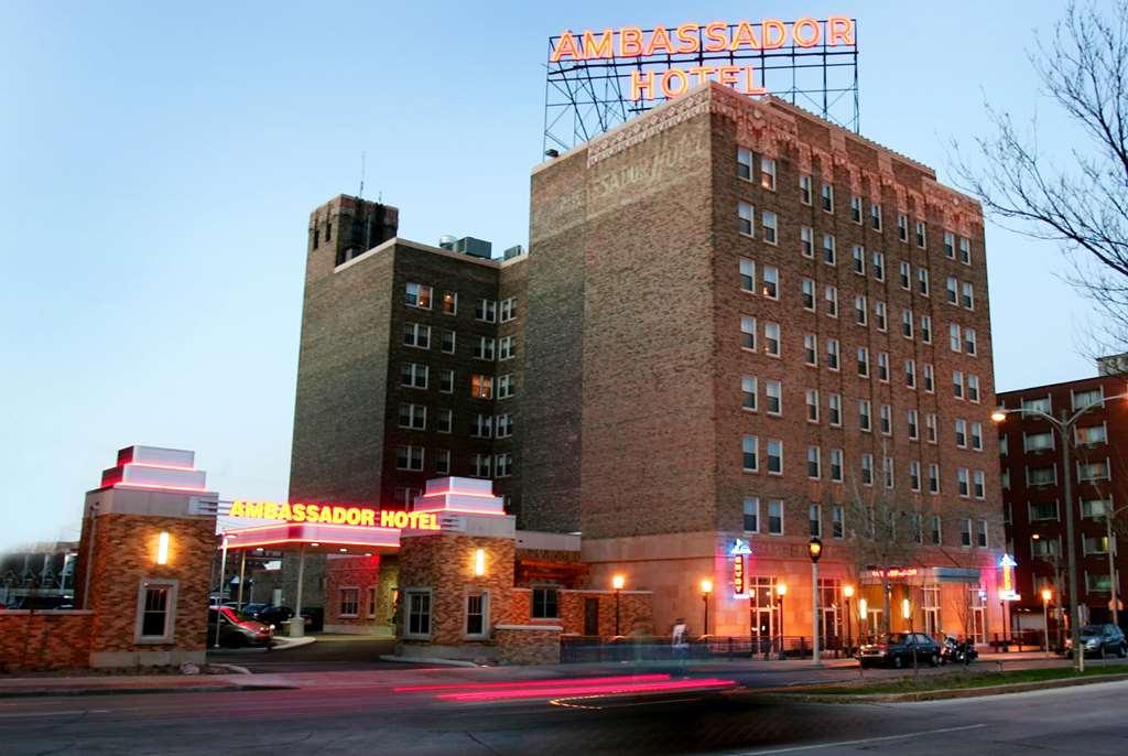 Ambassador Hotel Milwaukee Exterior foto